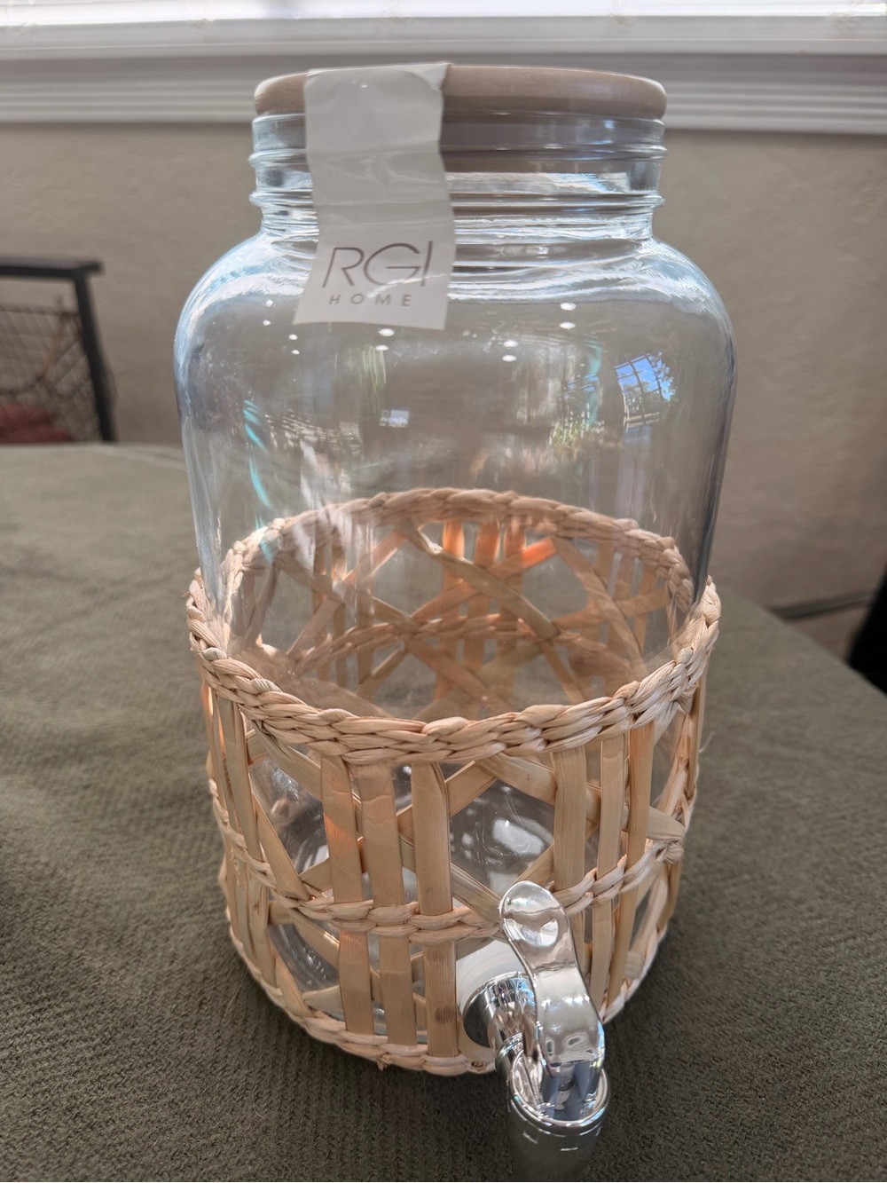 BNWT RGI Home Glass Beverage Dispenser with Woven Seagrass Rattan Sealed